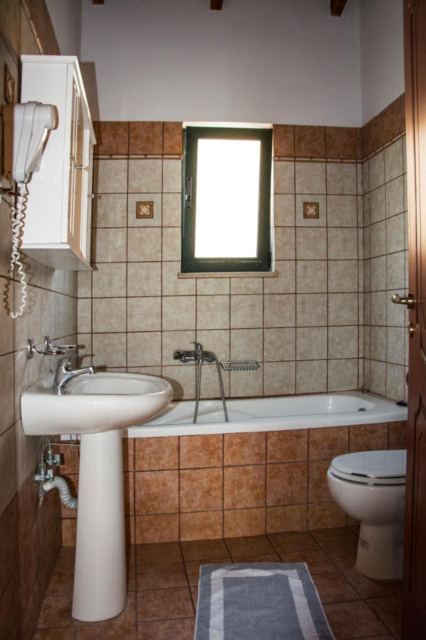 Villa Manos Kalamítsion Amigdhálion Bagian luar foto